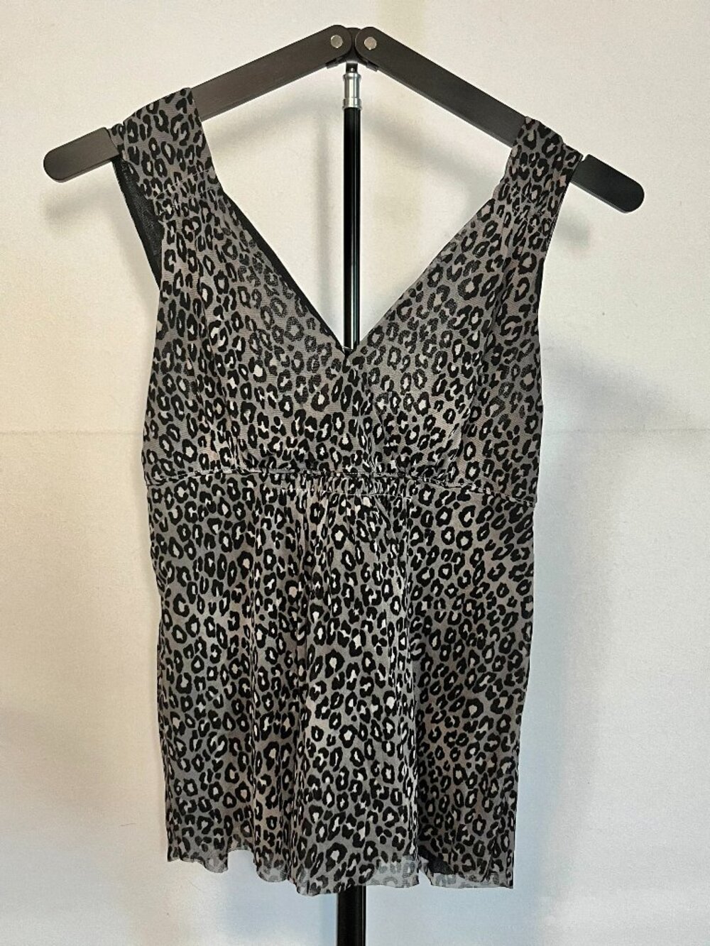 Michael Kors Gray/Black Leopard Print Sleeveless V-Neck Top Womans Medium